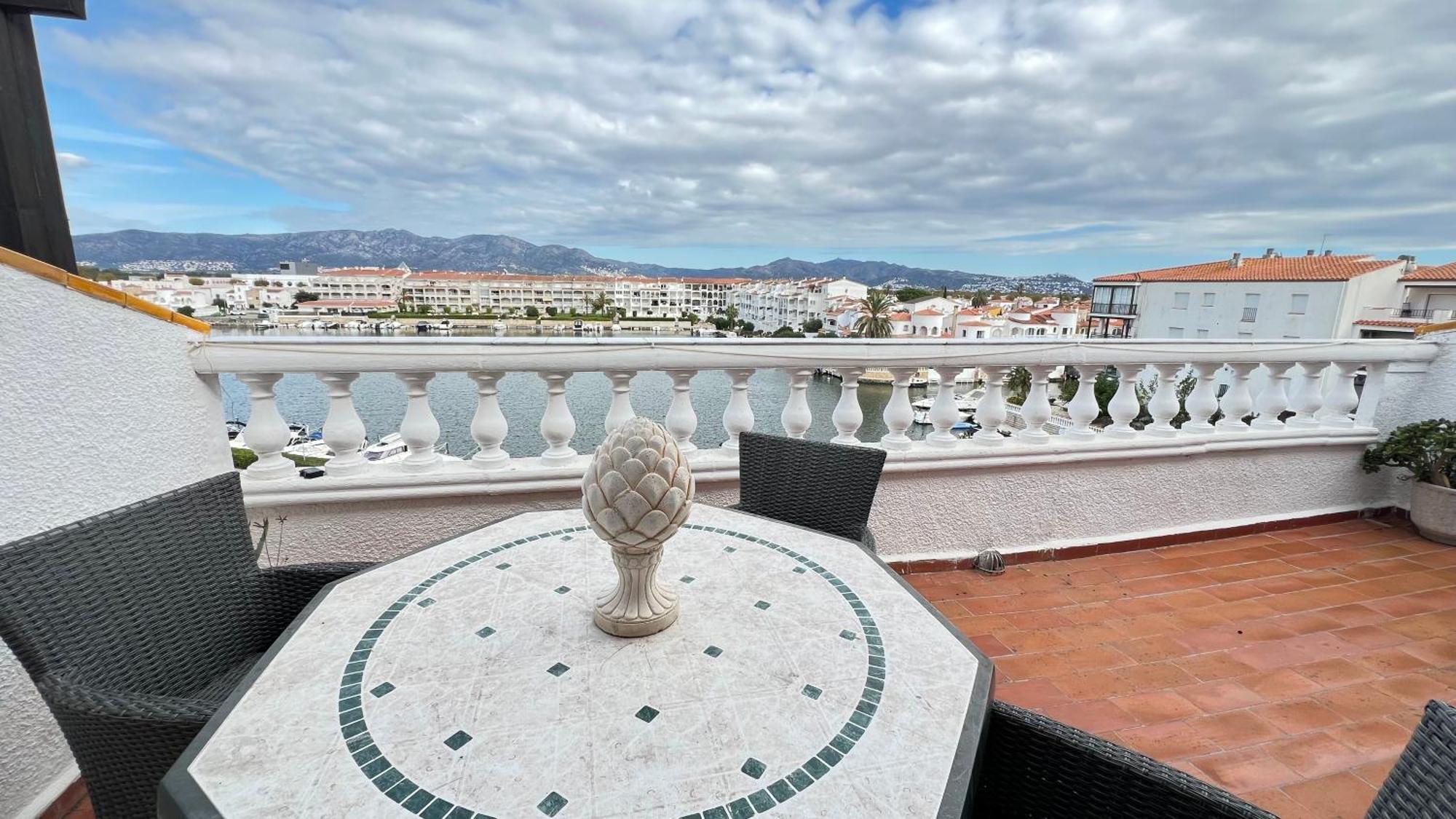 Apartamento Gran Lago Con Vistas Al Canal 艾姆布里亚布拉瓦 外观 照片