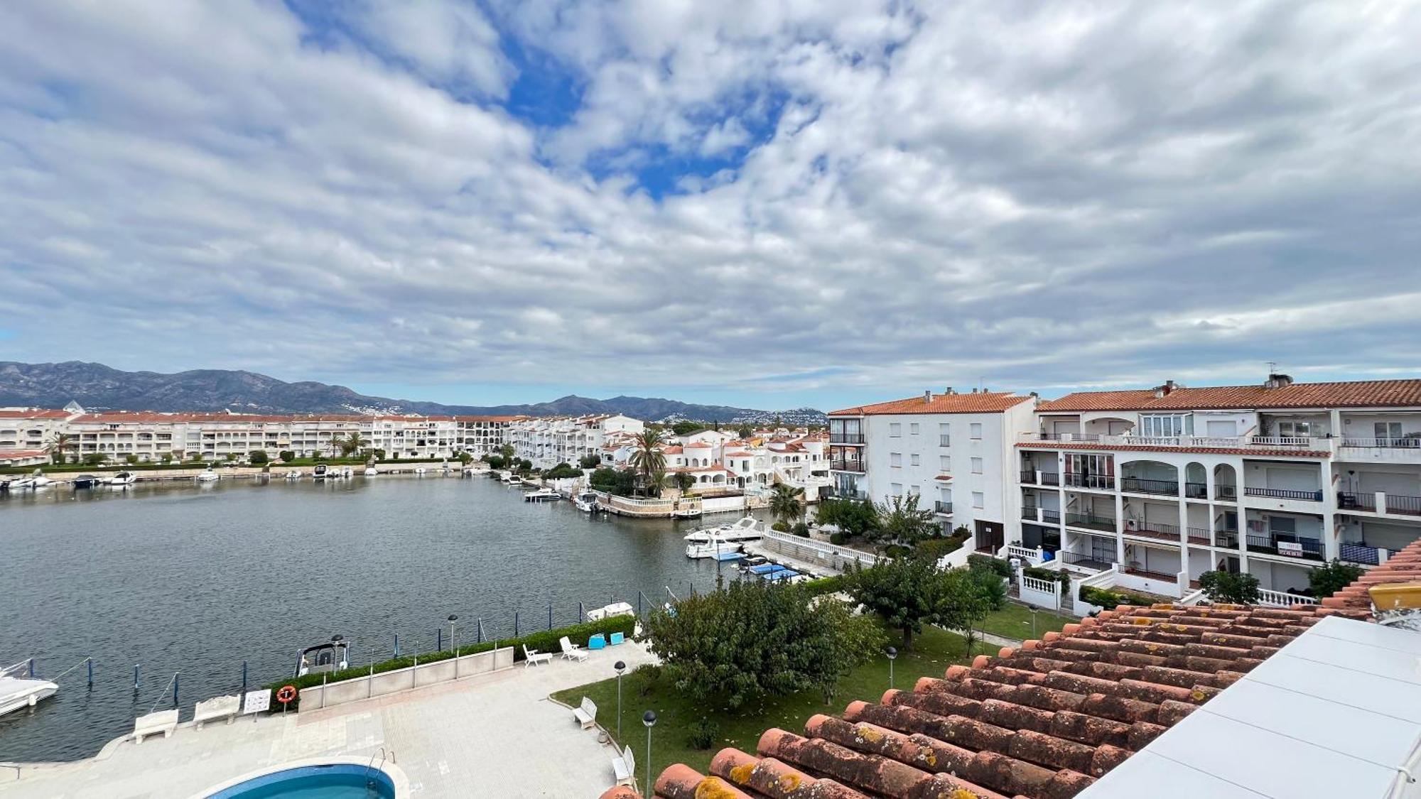 Apartamento Gran Lago Con Vistas Al Canal 艾姆布里亚布拉瓦 外观 照片
