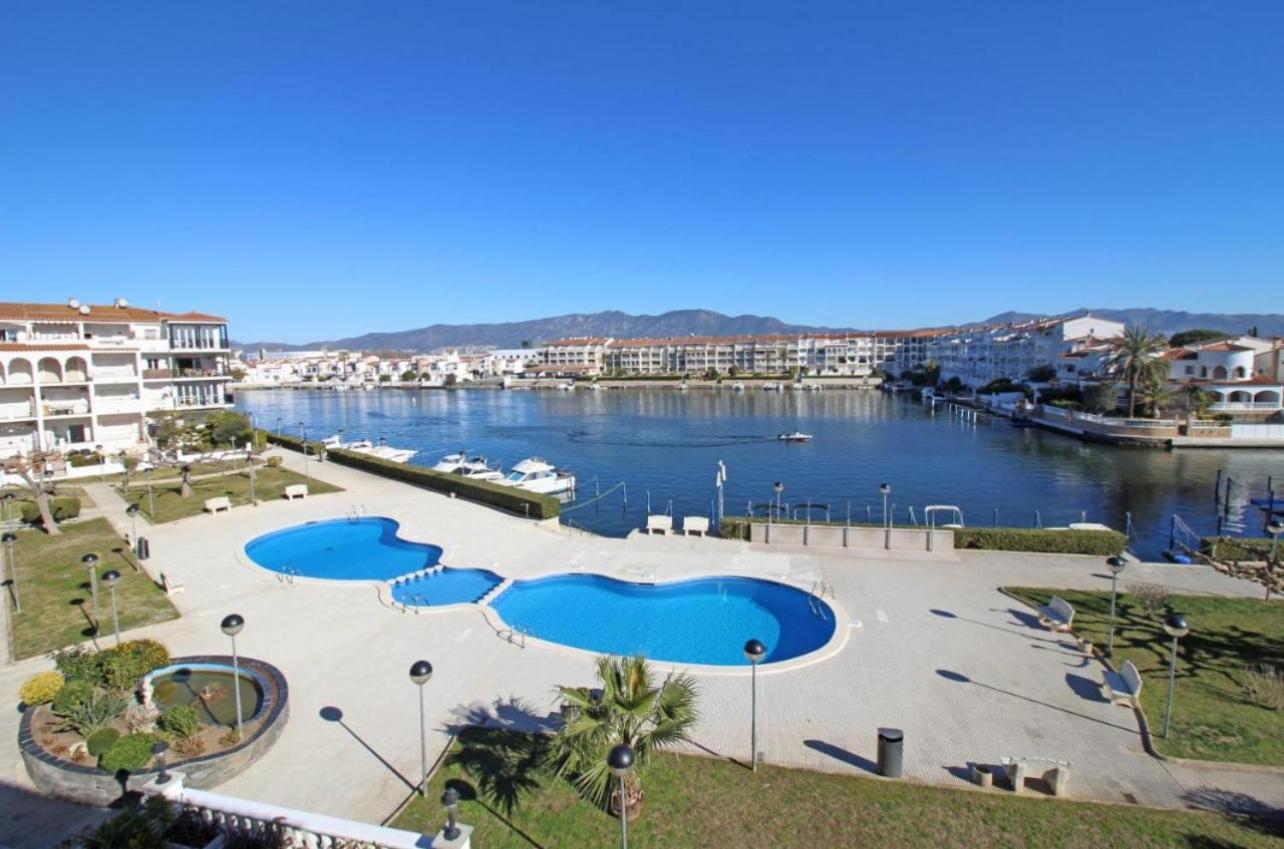 Apartamento Gran Lago Con Vistas Al Canal 艾姆布里亚布拉瓦 外观 照片