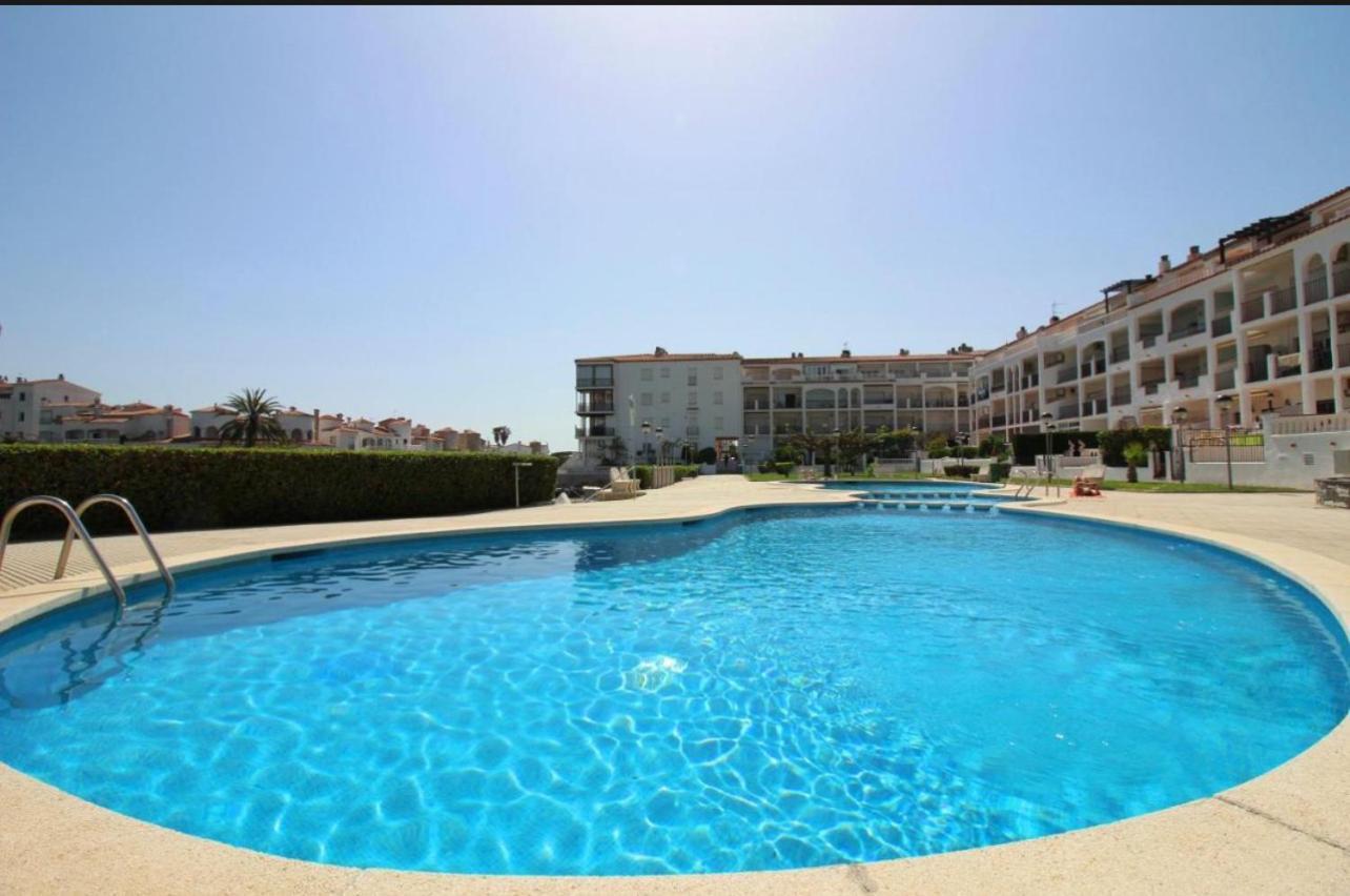 Apartamento Gran Lago Con Vistas Al Canal 艾姆布里亚布拉瓦 外观 照片